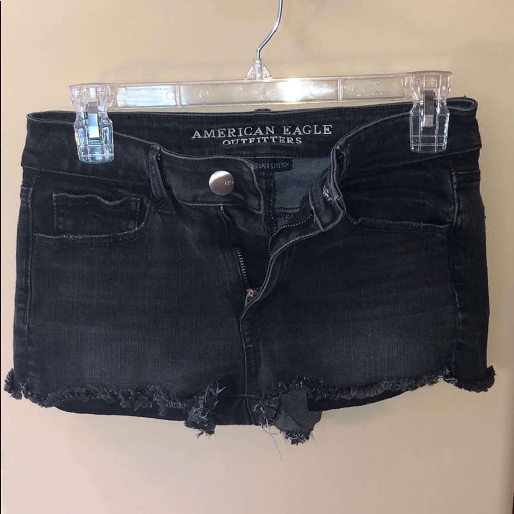 AMERICAN EAGLE BLACK JEAN SHORTS 🌹